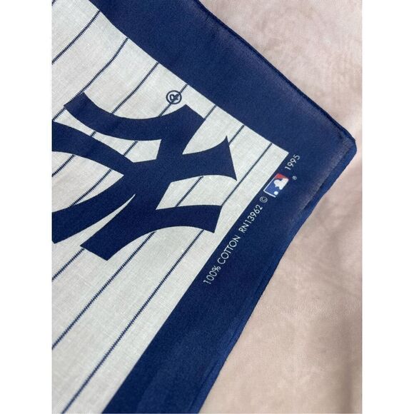 Vintage NY Yankees Bandanna Baseball - Picture 7 of 7